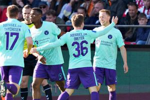 Med to tidlige mål grundlagde FC Midtjylland en sejr i Aalborg og henter dermed ind på FC København i toppen.
