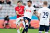 Patrick Mortensen i duel med Vejles Mads Greve. AGF-anføreren har tidligere spillet gruppespil i Europa League for Sarpsborg 08. Hvis AGF slår NS Mura torsdag, venter en hjemmekamp mod PSV Eindhoven i næste uge. Foto: Henning Bagger/Ritzau Scanpix