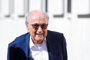 Efter en langstrakt sag faldt der fredag dom over de tidligere fodboldchefer Michel Platini og Sepp Blatter.