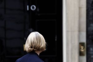 Efter mindre end to måneder på magten meddelte Liz Truss torsdag sin afgang. Hun vil blive husket for kaos og interne stridigheder og som den kortest siddende premierminister i britisk historie.