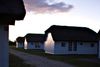 Stråtækte luksushytter på Klim Strand Camping, der er blevet hædret med ”BestCamping”-betegnelsen.