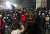 På rekordtid har protester i Kasakhstan sat landet på den anden ende og fældet dets regering. Nu anmoder landets præsident om udenlandsk militærhjælp - en bøn som Moskva og dets sikkerhedspolitiske juniorpartnere er klar til at opfylde. Her ses protester i millionbyen Almaty. Foto: Abduaziz Madyarov/Afp