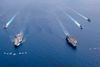 Amerikanske hangarskibe og ledsagefartøjer er sendt til Det Sydkinesiske Hav. Her er det "USS Nimitz" og "USS Ronald Reagan" og nogle af deres støtteskibe. Foto: Keenan Daniels/AFP