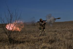 En aftale til en værdi af to milliarder euro skal både forsyne Ukraine med ammunition og fylde EU's lagre.