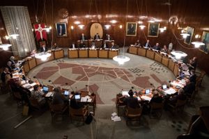Mistænker en lærer, en nabo eller en kammerat negativ social kontrol, skal der reageres, mener SF. S er enig.