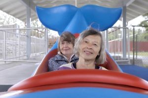 "Miraklet i Gullspång" fortæller en både charmerende og eksistentielt tankevækkende historie om familiebånd, arv, miljø, tilfældigheder og mirakler