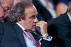 Michel Platini har trods strafnedsættelsen valgt at træde tilbage som præsident for Uefa.