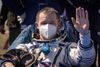 I april landede kosmonauten Sergey Ryzhikov sammen med sin landsmand Sergey Kud-Sverchkov og deres amerikanske astronaut-kollega fra Nasa Kate Rubins i Kasakhstan efter endt mission på Den Internationale Rumsstation. Turen blev taget i et russisk Soyuz-rumfartøj. Souyz-programmet var i mange år eneste mulighed for at fragte astronauter og kosmonauter til ISS, men i fjor lykkedes det private amerikanske firma Space X med det selvsamme, og dermed er det russiske monopol brudt. Arkivfoto: Bill INGALLS / NASA / AFP