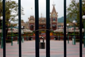 Hongkong Disneyland har været lukket siden januar. Foto: Tyrone Siu/Reuters 