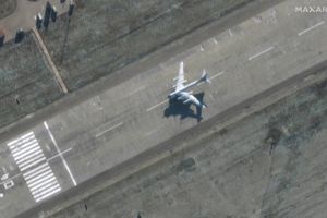 I dagens overblik over det vigtigste kommer vi bl.a. forbi et nyt angreb på en russisk luftbase, en bombetrussel i Københavns Lufthavn og Mette Frederiksen, der bryder tavsheden. 