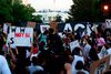 Demonstranter forsamlet nær Det Hvide Hus i Washington. Foto: Jose Luis Magana / AFP