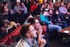 I en af de store sale i East Dulwich Tavern samles fans for at se kampen. Og der er fri adgang for de firbenede.