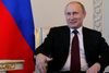 Dagens møde var planlagt til klokken 12 lokal tid, men overraskende dukkede Putin, der er kendt for sin præcision, op med to timers forsinkelse.