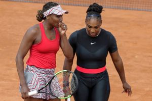 Søstrene Serena og Venus Williams skal spille sammen for første gang siden French Open i 2018.