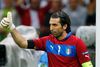 Gianluigi Buffon gestikulerer under EM-kampen mod Tyskland.