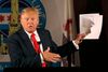 Den kontroversielle republikanske præsidentkandidat Donald Trump har fastholdt sine barske udtalelser om mexicanere. Her taler han i Chicago. Foto: Charles Rex Arbogast/AP.