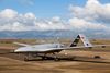 En Bayraktar TB2-drone lander i den nordlige del af Cypern, som Tyrkiet holder besat. Her overvåger den de olie- og gasfelter, som Tyrkiet gør krav på at udvinde. Men den er også sat ind i krigene i Libyen og Syrien. Foto Birol Bebek/AFP