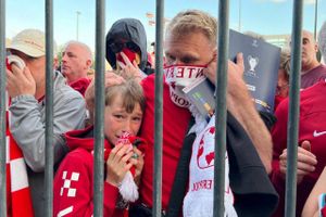 Den franske sportsministers anklager mod Liverpools fans til CL-finalen er uansvarlige, mener Tom Werner.