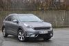 Kia Niro plug-in hybrid er let at køre og kan klare et halvt hundrede kilometer på ren el. Foto: Jens Overgaard