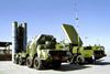 Det russiske S-300 antiluftskytsmissil-system, som russerne siger, er på vej til præsident Assad. Sammen med ophævelsen af EU’s våbenembargo kan det blive begyndelsen på et våbenkapløb i Syrien. Arkivfoto: AP