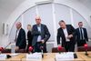 Statsrevisorerne Henrik Thorup (DF), Klaus Frandsen (RV), Villum Christensen (LA), Frank Aaen (EL), Britt Bager (V) og Flemming Møller Mortensen (S) afholdt fredag pressemøde om sagen om mulig svindel i Forsvarsministeriets Ejendomsstyrelse. Foto: Niels Christian Vilmann/Ritzau Scanpix