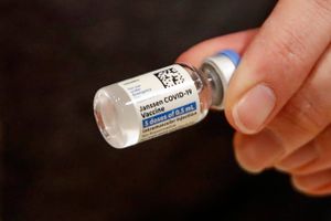 Det bekymrer både eksperter og myndigheder, at vaccinen fra Johnson & Johnson sættes i forbindelse med sjældne blodpropper. Det kan betyde en forsinkelse af vaccinationsprogrammet.
