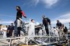 Rejsens mål er nået for disse mænd, der forleden gik i land i Palermo på Sicilien. I pinsen voksede antallet af immigranter, der ad søvejen ankom til Italien. Foto: Mike Palazzotto/Ansa