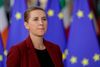Statsminister Mette Frederiksen har lanceret en hård linje i forhandlingerne om EU’s budget. Nu er der problemer med Folketingets partier, der føler sig holdt for nar. Foto: Thierry Roge/Ritzau Scanpix