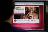 Brugerne har krav på erstatning fra virksomhederne bag Ashley Madison efter det store læk af private oplysninger i onsdags, mener to canadiske advokatkontorer, der indleder et stort sagsanlæg.