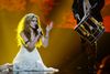 Emmelie De Forest vandt det danske melodigrandprix 2013 og skal repræsentere Danmark ved den internationale finale i Malmø. Måske kan hun også fortælle danske erhvervsledere, hvor de skal vifte med det danske flag, og hvor de skal lade Dannebrog blive i tasken?