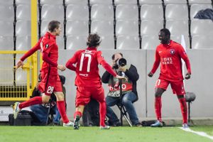 FC Midtjylland tog et stort skridt mod avancement i Europa League med sejr i Belgien.