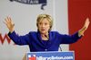 Hillary Clinton lovede på et vælgermøde i New Hampshire, at hun som præsident ville gå så langt som forfatningsmæssigt muligt at stramme den amerikanske våbenlovgivning uden Kongressen, hvis den ikke er samarbejdsvillig.