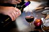 Et dejligt glas rødvin – godt eller skidt? Foto: Mathias Christensen