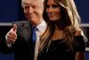 Ifølge en kvindelig journalist tvang Donald Trump sin tunge ned i halsen på hende, mens den dengang højgravide hustru, Melania Trump (billedet), befandt sig i nærheden. Foto: Julio Cortez/AP