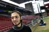 Rasmus Falk er selvsagt ikke på det niveau, der gjorde ham kampafgørende for et halvt år siden mod Ajax. Han er dog ikke i tvivl om, hvorvidt han kan nå samme højder. Her ses han før FCK's sidste træning inden torsdagens kamp mod Lokomotiv Moskva. Foto: Lars Poulsen