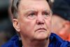 Alt efter temperament kan man betragte Manchester United-manager Louis van Gaals opførsel som befriende, pudsig eller sær, men hans mandskabspleje er stenhård. Han vil have, at spillerne retter ind. Foto: Jon Super/AP
