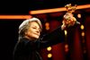 »Jeg gør alt på mine egne præmisser,« siger Charlotte Rampling, der fredag modtog en ærespris, en gylden bjørn, på filmfestivalen i Berlin. Foto: Fabrizio Bensch/Reuters