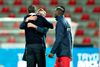 Den er hjemme: FCM-træner Brian Priske og FCM-direktør Claus Steinlein glæder sig over sejren over Young Boys. I forgrunden Frank Onyeka. Foto: Henning Bagger/Ritzau Scanpix