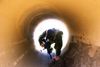 En rekrut på Blakwaters træningscenter i Moyock i North Carolina i USA bevæger sig gennem en tunnel under et af lejesoldatfirmaets utallige træningsprogrammer. Flere ønsker nu, at Irak-kommissionen skal undersøge Danmarks samarbejde med Blackwater. Arkivfoto: Chris Curry/Zumapress.com