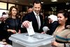 Syriens præsident Bashar al-Assad kaster sin stemme ved det syriske parlamentsvalg den 13. april fem år inde i den blodige borgerkrig.