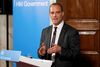 Dominic Raab holder tale i anledning af offentliggørelsen af de første 25 "no deal"-dokumenter. Han overtog i juli posten som brexit-minister, da forgængeren David Davis gik af i protest mod premierminister Theresa Mays brexit-politikEU. Foto: Peter Nicholls/AP
