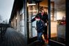 Mette Bach, her med sønnen Lasse, er i tvivl om, hvad hun skal mene om regeringens ønske om en længere skoledag.
