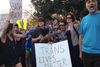 På trods af demonstrationer, boykots og appeller afviser North Carolinas guvernør Pat McCrory at afskaffe en netop vedtaget lov, der indskrænker homo- og transseksuelles rettigheder. Her ses demonstranter på gaden i North Carolina i slutningen af marts.