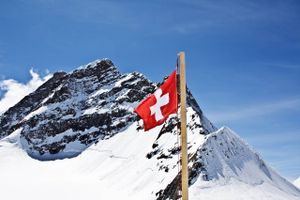 Den Schweiziske Nationalbank har vist sig at være en uforudsigelig størrelse. Det kan komme til at koste en dansk rentesænkning de kommende uger, vurderer Nordea.  