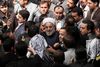 Den turban- og kåbeklædte mullah Hassan Rohani afløser nu den vindjakkeklædte populist Mahmoud Ahmadinejad i præsidentpaladset i Iran. Foto: Vahid Salemi/AP