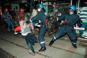 Urolighederne efter danskernes ja til Maastricht-traktaten i maj 1993 regnes stadig for det alvorligste sammenstød mellem politi og demonstranter i Danmark. Sammenstødet er det ene blandt kun to konfrontationer, hvor politiet i Vesteuropa har skudt direkte mod demonstranter. 