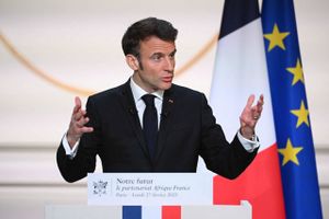 Ifølge Frankrigs præsident skal landet være markant mindre tilstede militært i eks-kolonier i Afrika.