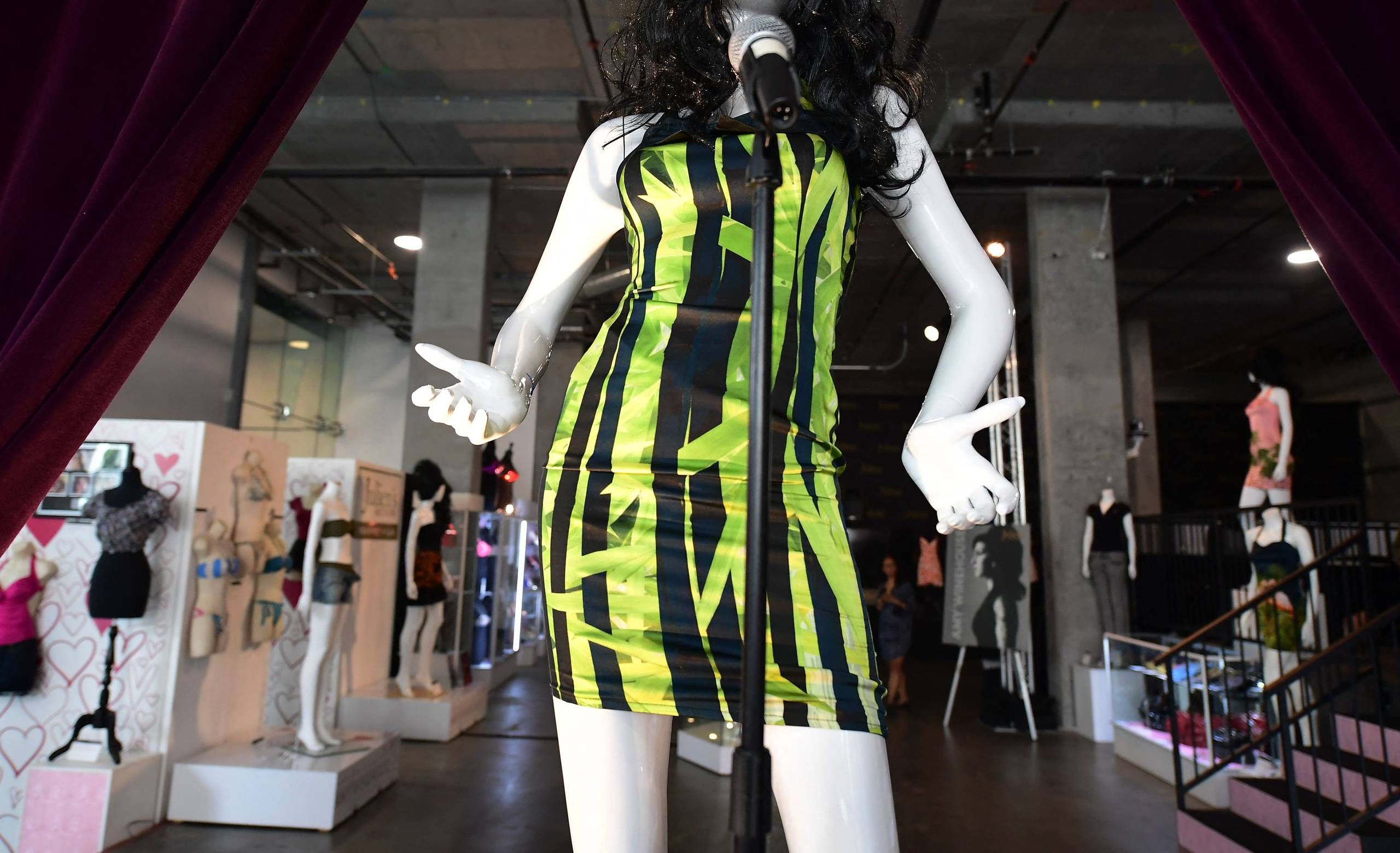 synd Alcatraz Island personale Amy Winehouse-kjole er solgt for halvanden million kroner