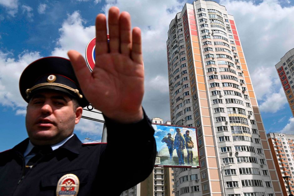 Et opsigtsvækkende droneangreb i hovedstaden er den seneste nålestiksaktion, der tvinger Kreml til at sprede kræfterne og underminerer budskabet i den russiske krigspropaganda. 