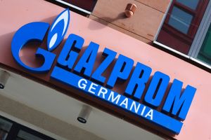 Forsinkelser i reparationsarbejde får Rusland til at skære i leverancen af gas til Europa, oplyser Gazprom.